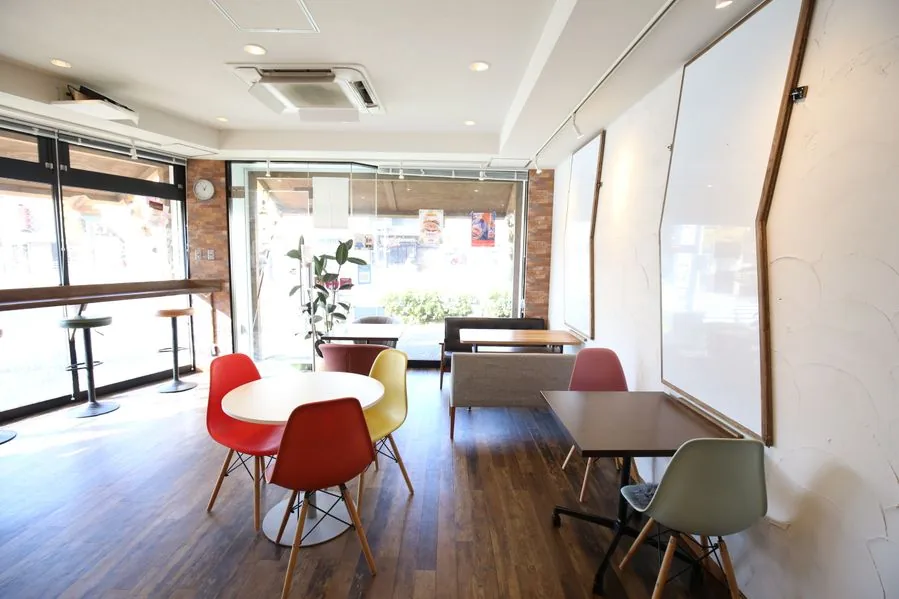DiVE CAFEの会場内観